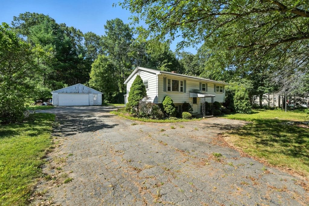 385 River Rd, Uxbridge, MA 01569