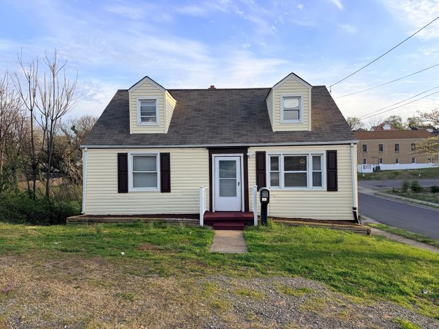 2001 Hanover AVE, Roanoke, VA 24017