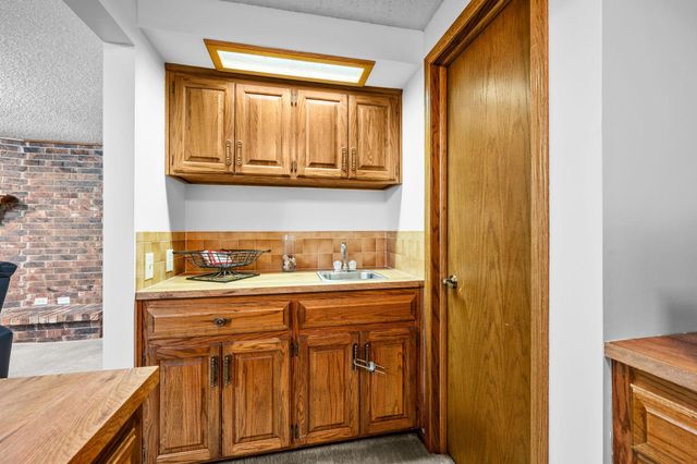 1407 E Hickory Br, Derby, KS 67037