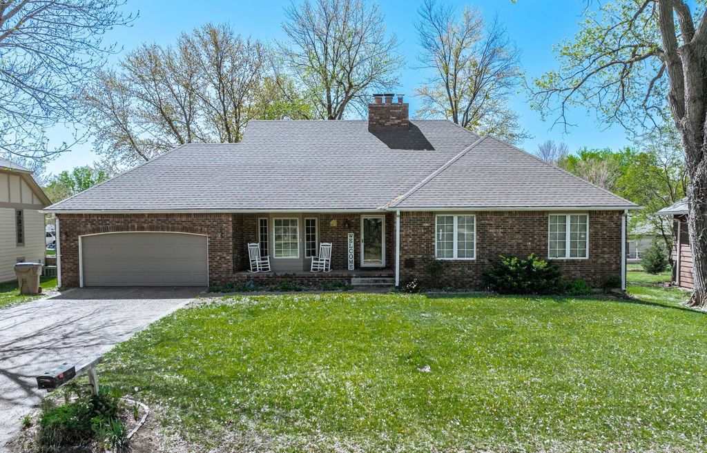 1407 E Hickory Br, Derby, KS 67037
