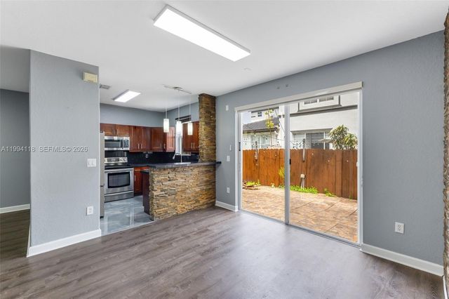 11507 NW 77th St, Doral, FL 33178