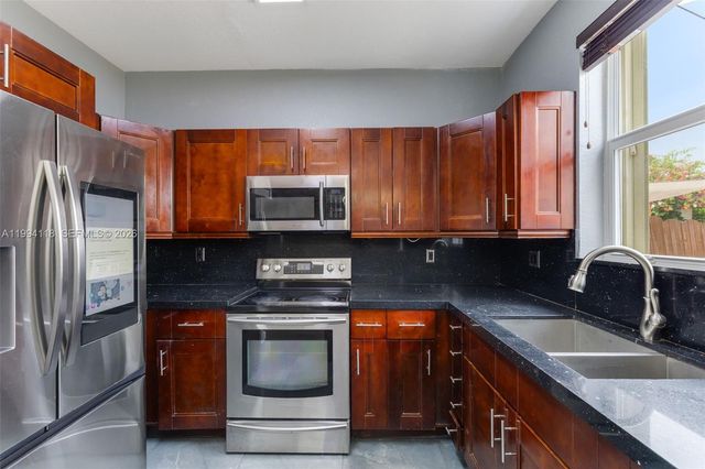 11507 NW 77th St, Doral, FL 33178