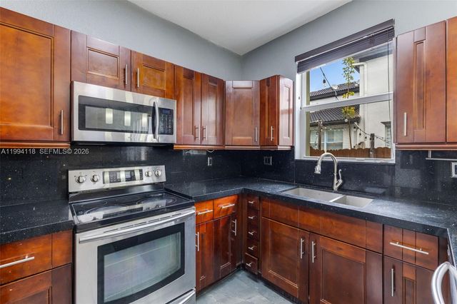 11507 NW 77th St, Doral, FL 33178