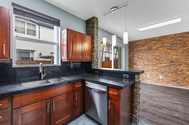 11507 NW 77th St, Doral, FL 33178