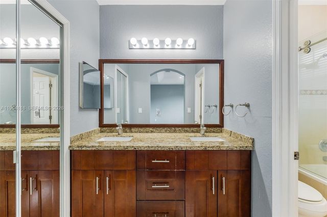 11507 NW 77th St, Doral, FL 33178