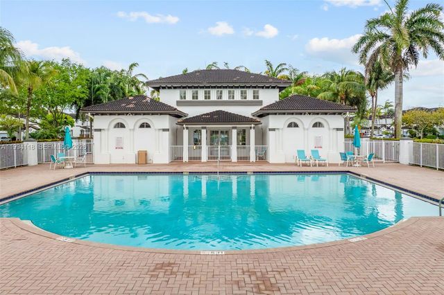 11507 NW 77th St, Doral, FL 33178