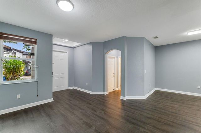 11507 NW 77th St, Doral, FL 33178