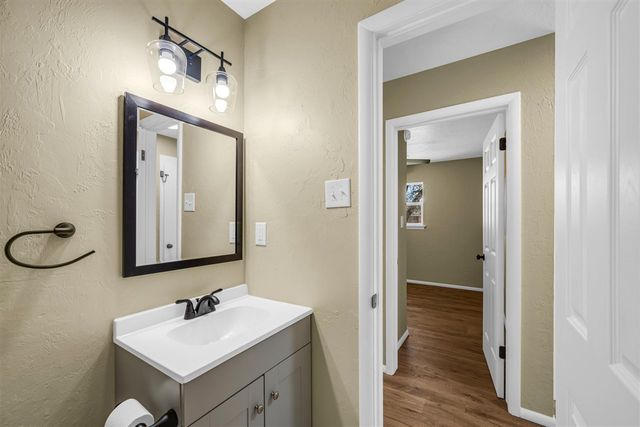 703 SE Sullivan Dr, Lawton, OK 73501