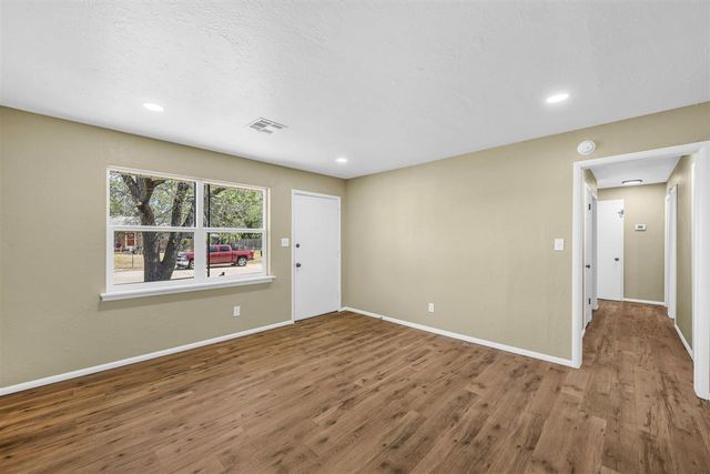 703 SE Sullivan Dr, Lawton, OK 73501