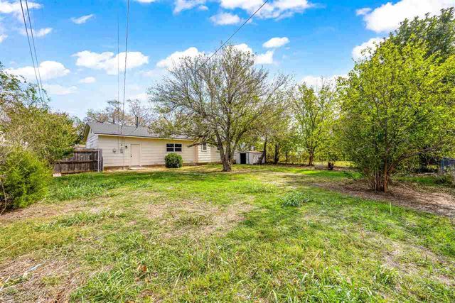 703 SE Sullivan Dr, Lawton, OK 73501