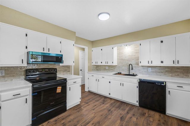 703 SE Sullivan Dr, Lawton, OK 73501