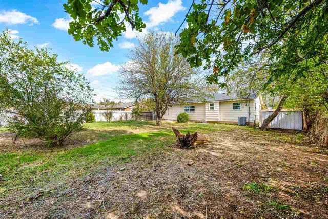 703 SE Sullivan Dr, Lawton, OK 73501