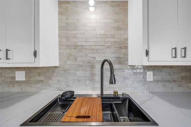 703 SE Sullivan Dr, Lawton, OK 73501