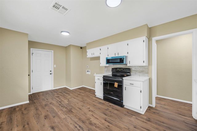 703 SE Sullivan Dr, Lawton, OK 73501