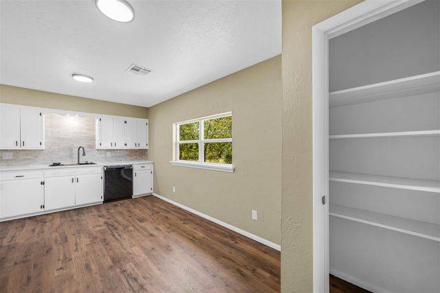 703 SE Sullivan Dr, Lawton, OK 73501