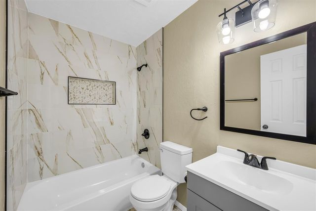 703 SE Sullivan Dr, Lawton, OK 73501