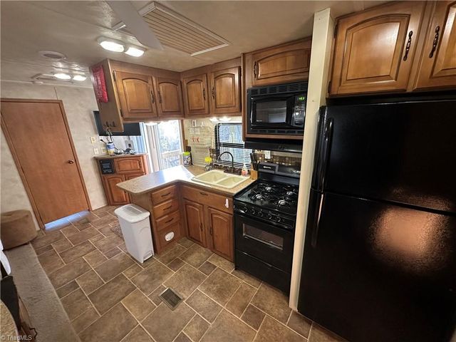 121 Sparrow Lane, New London, NC 28127