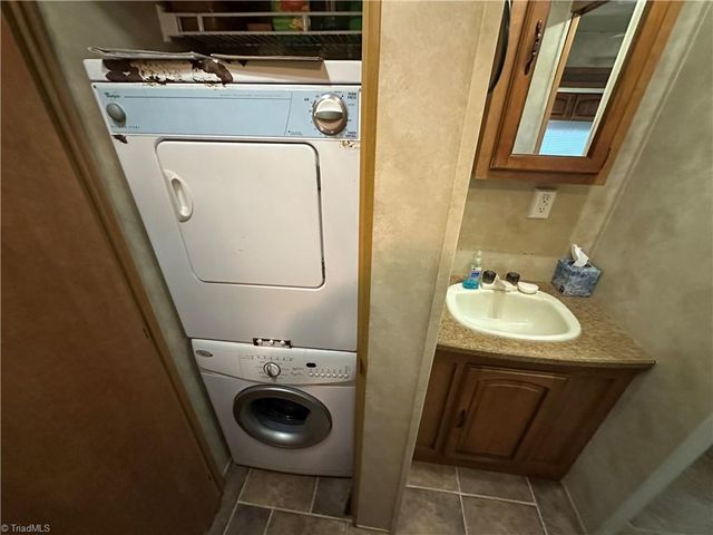 121 Sparrow Lane, New London, NC 28127