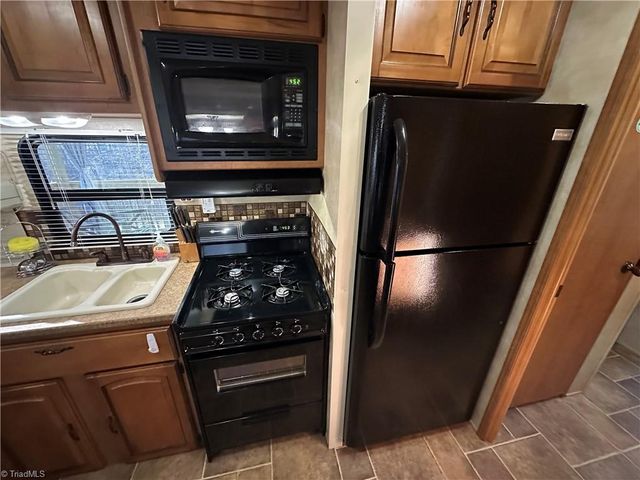 121 Sparrow Lane, New London, NC 28127