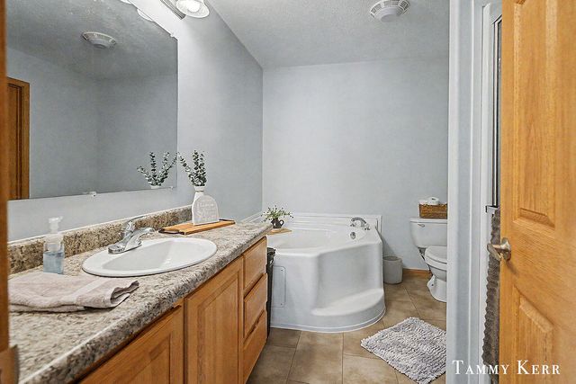 6490 135th Avenue, Saugatuck Twp, MI 49453