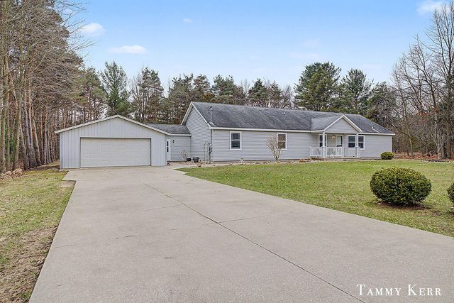6490 135th Avenue, Saugatuck Twp, MI 49453