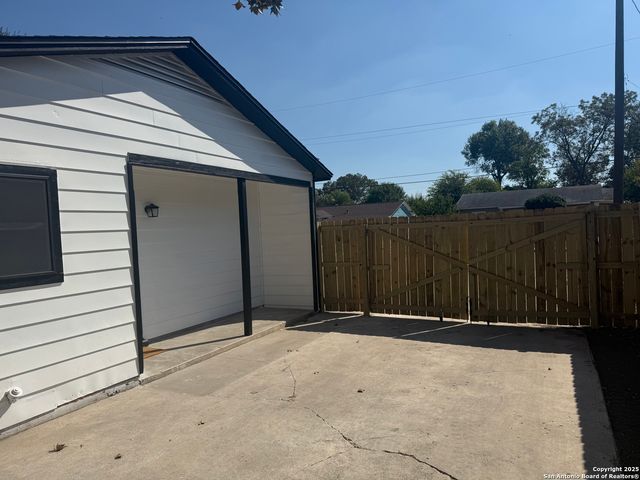 143 Toltec, San Antonio, TX 78237