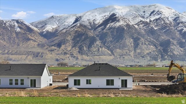 10283 N VISTA LN, Elwood, UT 84337