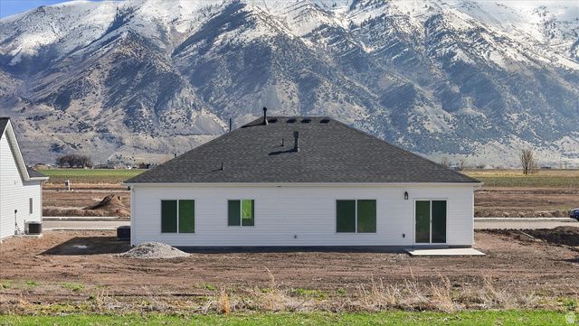 10283 N VISTA LN, Elwood, UT 84337