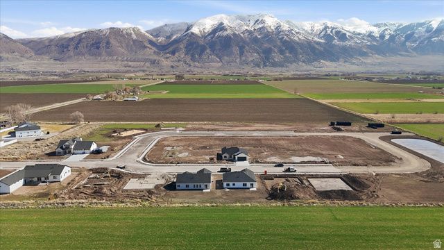 10283 N VISTA LN, Elwood, UT 84337