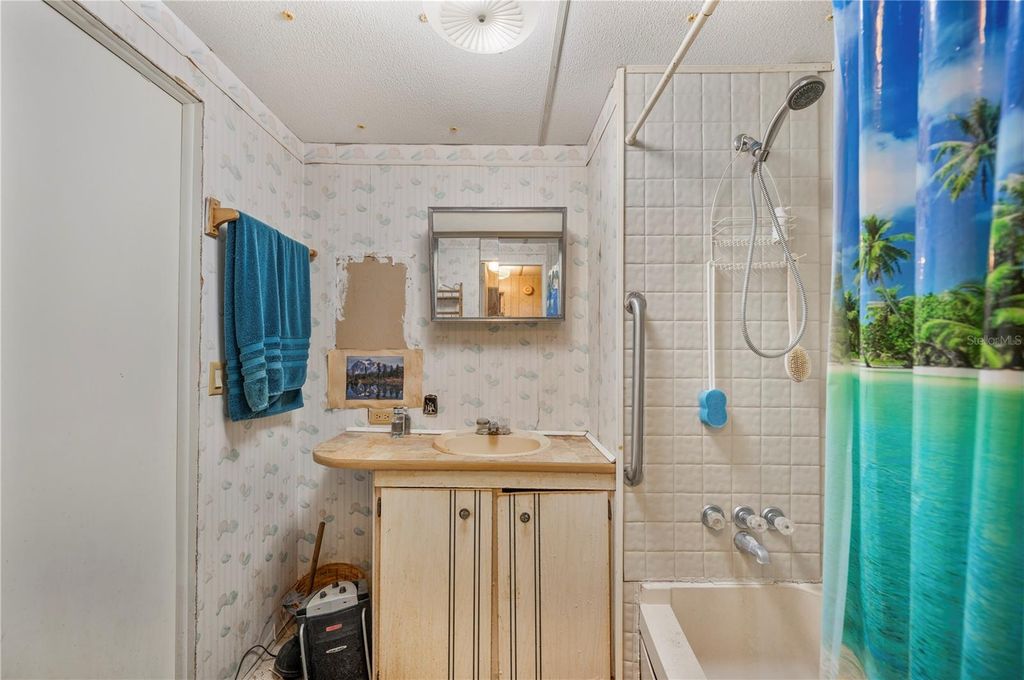 Image 17 of property listing at 6448 CANDLEWOOD DRIVE, Wesley Chapel, FL 33544