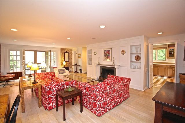 434 BELLEVUE Avenue CH, Newport, RI 02840
