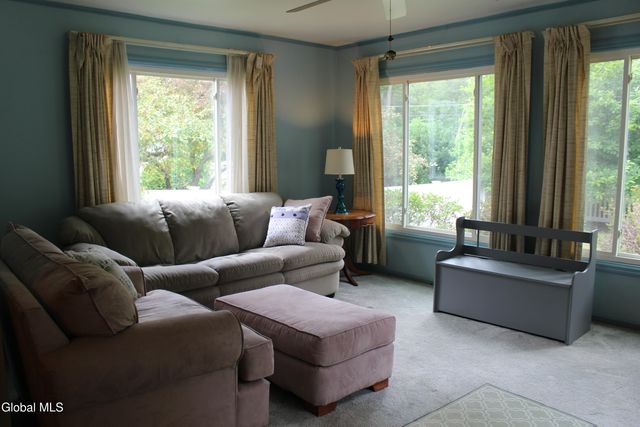 17 Warren St Street, Guilderland, NY 12203