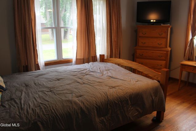 17 Warren St Street, Guilderland, NY 12203