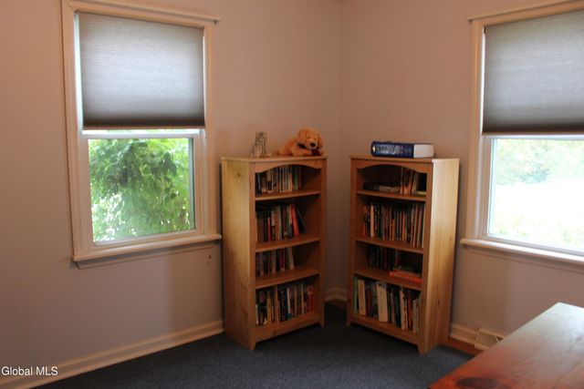 17 Warren St Street, Guilderland, NY 12203
