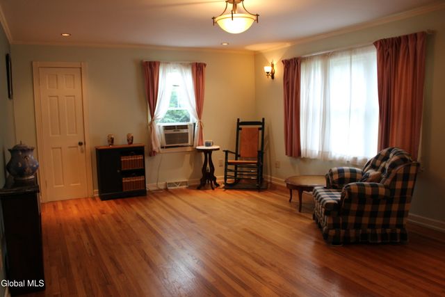 17 Warren St Street, Guilderland, NY 12203