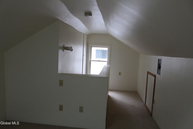 17 Warren St Street, Guilderland, NY 12203