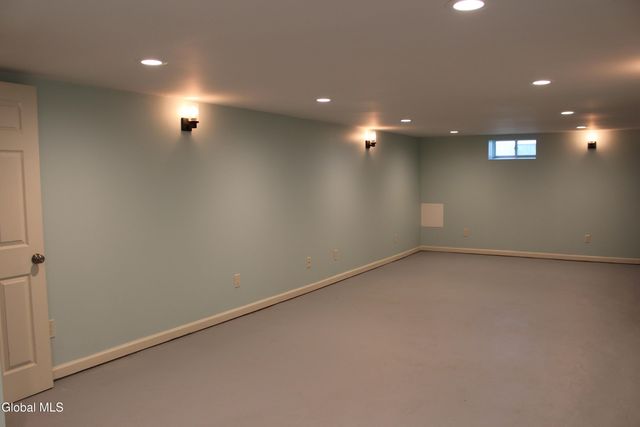 17 Warren St Street, Guilderland, NY 12203