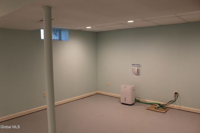 17 Warren St Street, Guilderland, NY 12203