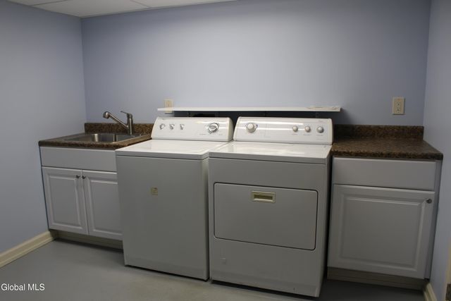 17 Warren St Street, Guilderland, NY 12203