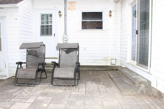 17 Warren St Street, Guilderland, NY 12203
