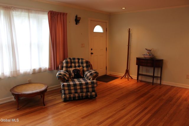 17 Warren St Street, Guilderland, NY 12203