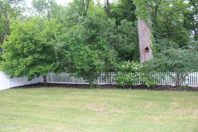 17 Warren St Street, Guilderland, NY 12203