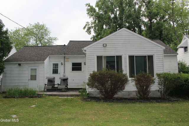 17 Warren St Street, Guilderland, NY 12203