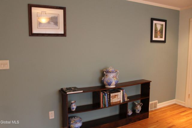 17 Warren St Street, Guilderland, NY 12203