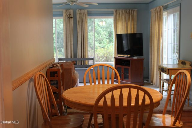 17 Warren St Street, Guilderland, NY 12203