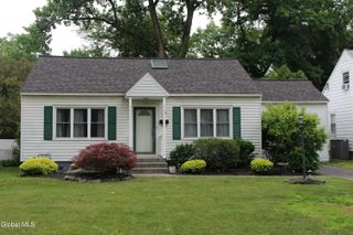 17 Warren St Street, Guilderland, NY 12203