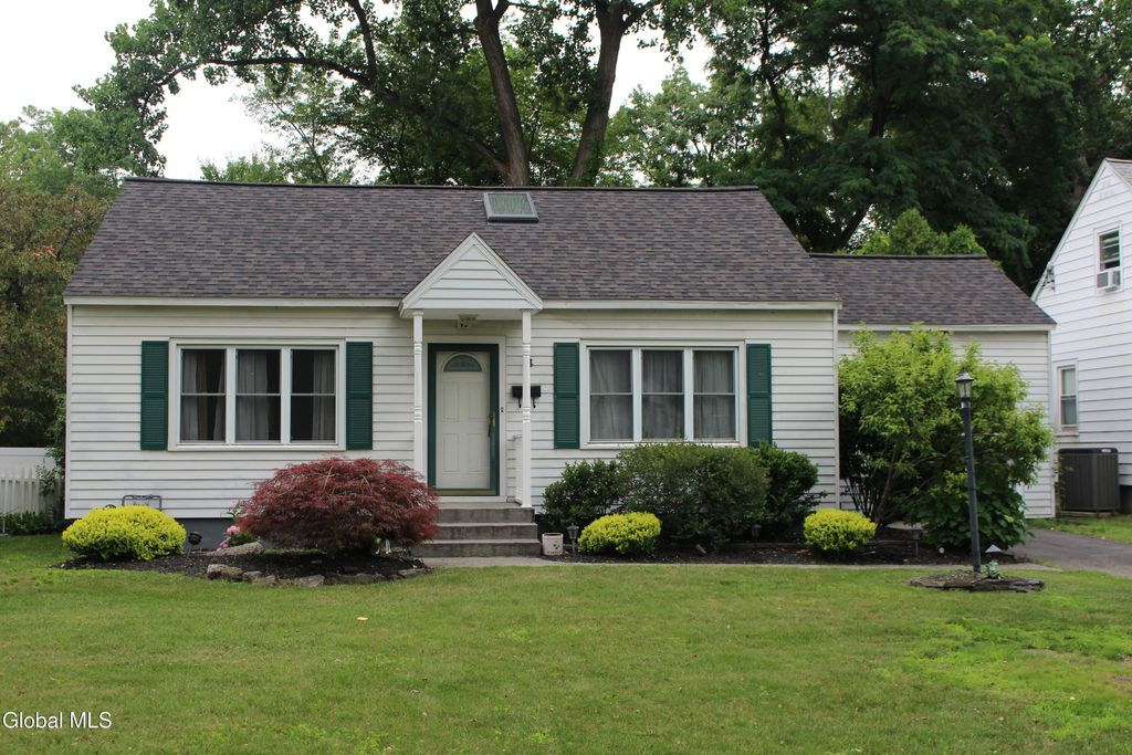 17 Warren St Street, Guilderland, NY 12203