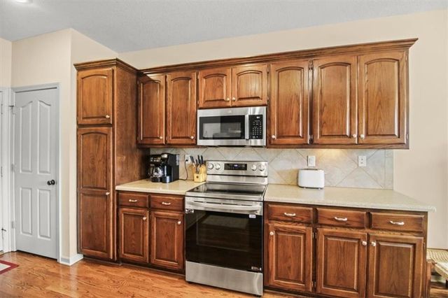 4833 SW Soldier Drive, Lee's Summit, MO 64082