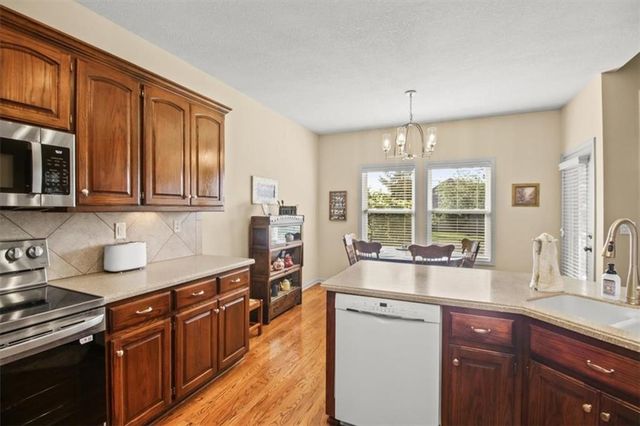 4833 SW Soldier Drive, Lee's Summit, MO 64082