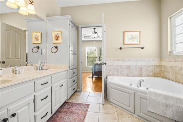 4833 SW Soldier Drive, Lee's Summit, MO 64082
